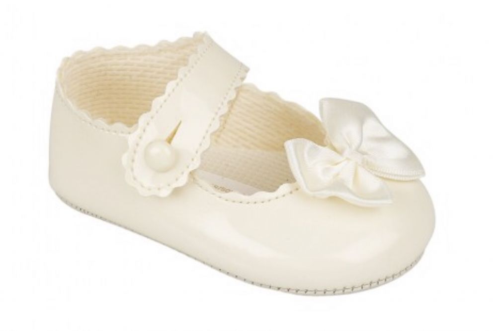 baby girls ivory patent soft pram shoes with bow 