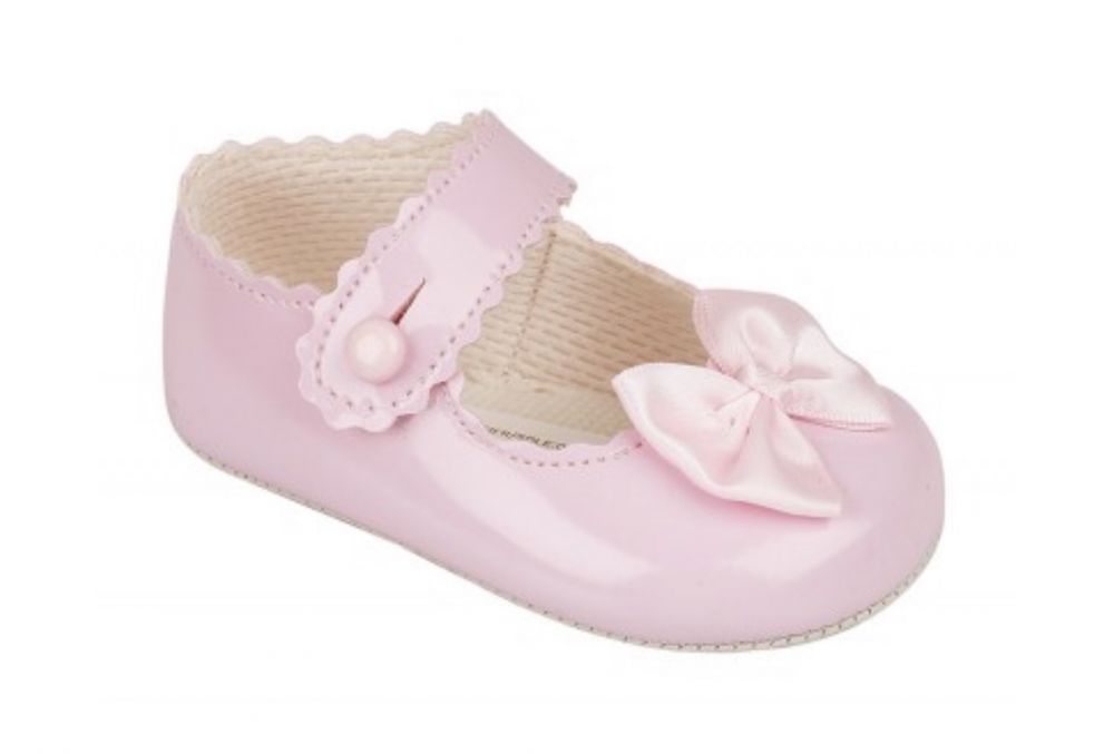 baby girls soft pram shoes with bow detail
