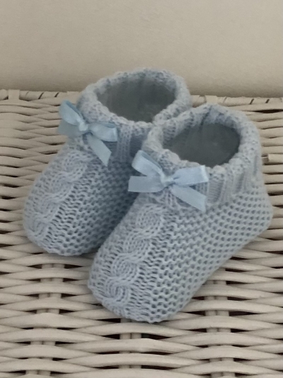 newborn baby blue babies cable knitted bootees 